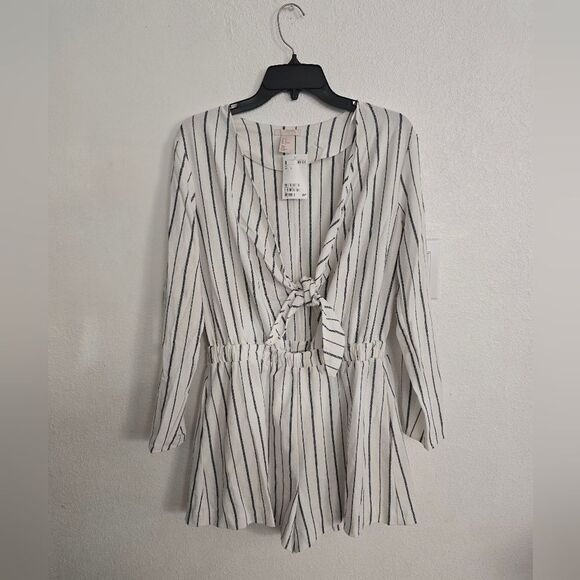 NWT H&M Cut Out Striped Romper In White And Black Size 12 - Picture 2 of 12